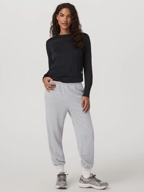 Vuori DAYDREAM CREW Black Cropped Long Sleeve Shirt Women’s Small Lightweight